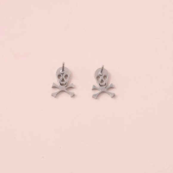 ☠️ Dainty Metallic Skeleton Skull Crossbones Stud Earrings ☠️ - Picture 2 of 3